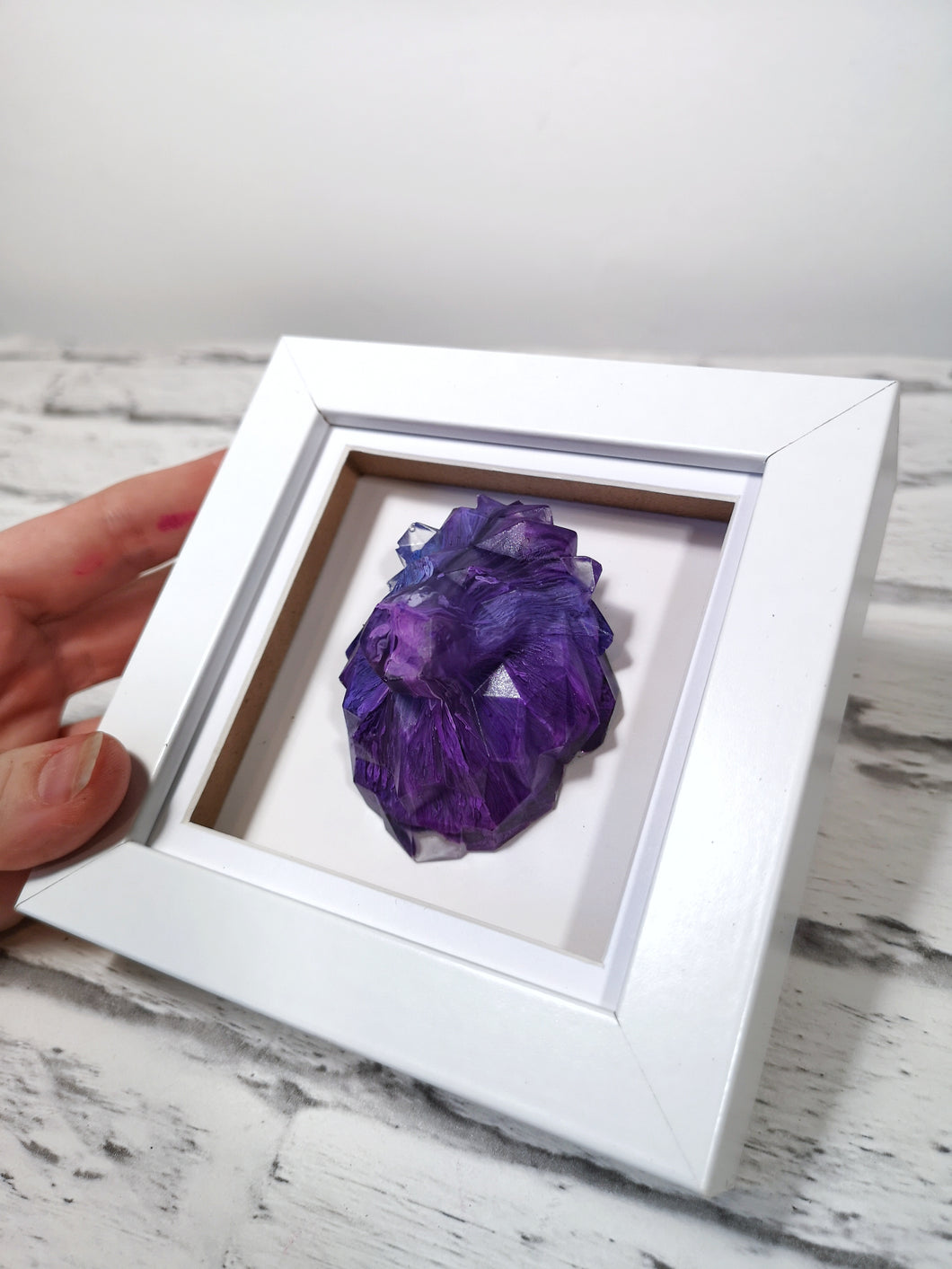 Geometric resin lion frame