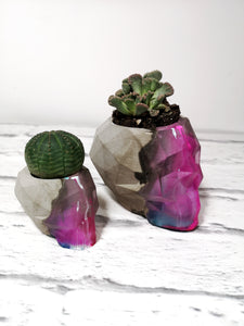 Concrete and resin geometric skull planter set