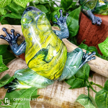 Green resin tree frog art