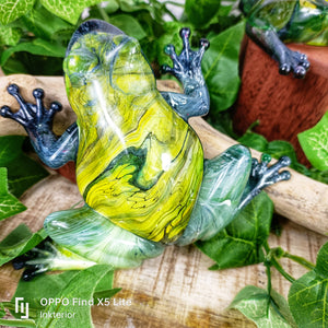 Green resin tree frog art